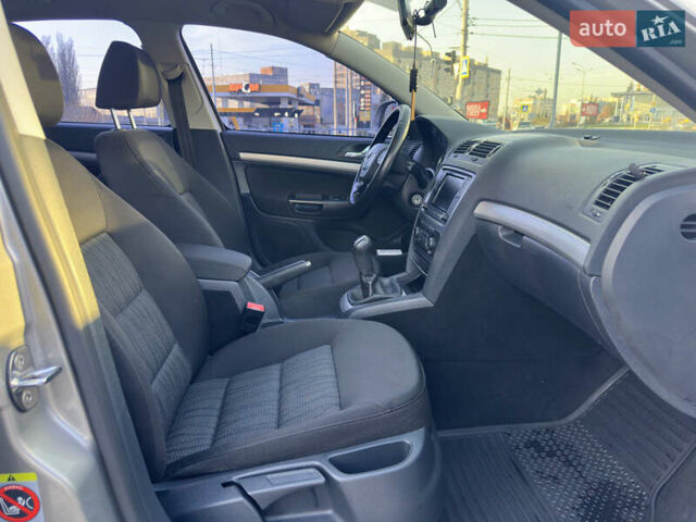 Бежевый Шкода Октавия, объемом двигателя 1.8 л и пробегом 143 тыс. км за 8990 $, фото 27 на Automoto.ua