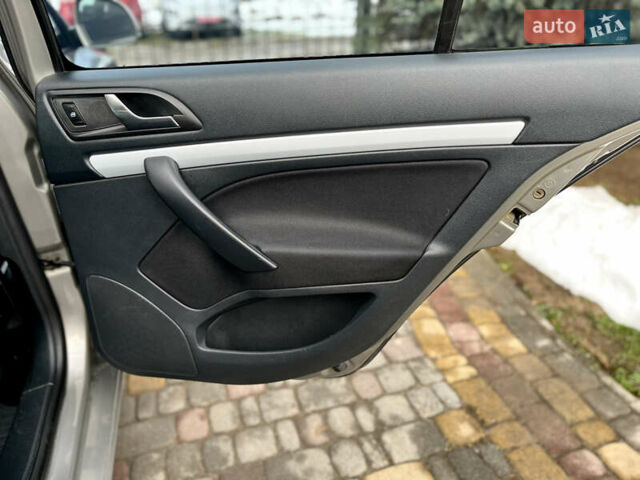 Бежевий Шкода Октавія, об'ємом двигуна 1.6 л та пробігом 226 тис. км за 8100 $, фото 51 на Automoto.ua