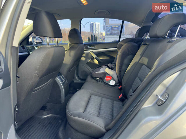 Бежевый Шкода Октавия, объемом двигателя 1.8 л и пробегом 143 тыс. км за 8990 $, фото 29 на Automoto.ua