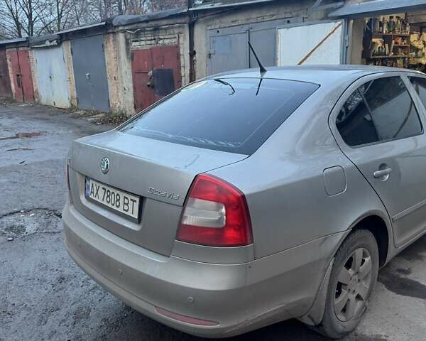 Бежевый Шкода Октавия, объемом двигателя 1.8 л и пробегом 167 тыс. км за 9999 $, фото 1 на Automoto.ua