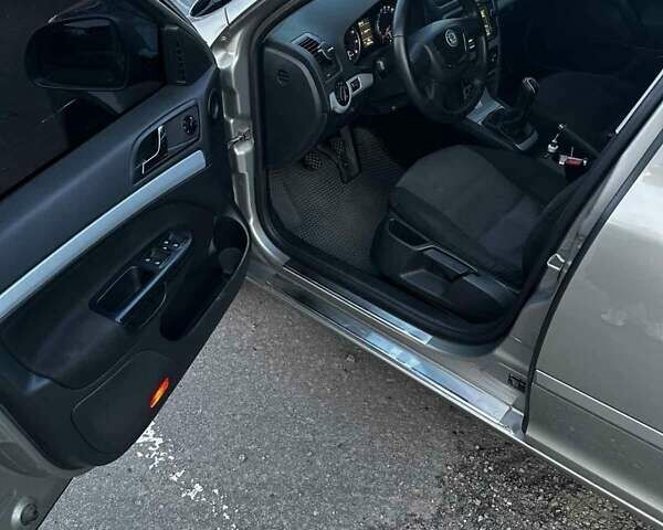 Бежевый Шкода Октавия, объемом двигателя 1.6 л и пробегом 250 тыс. км за 8200 $, фото 9 на Automoto.ua
