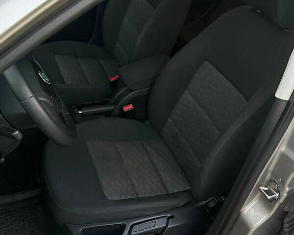 Бежевый Шкода Октавия, объемом двигателя 1.8 л и пробегом 187 тыс. км за 7500 $, фото 13 на Automoto.ua