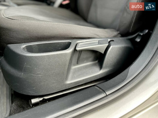 Бежевий Шкода Октавія, об'ємом двигуна 1.6 л та пробігом 226 тис. км за 8100 $, фото 45 на Automoto.ua