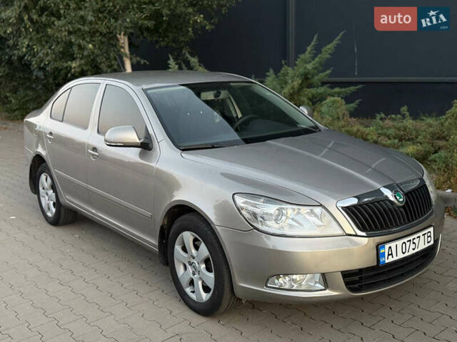 Бежевый Шкода Октавия, объемом двигателя 1.8 л и пробегом 187 тыс. км за 7500 $, фото 1 на Automoto.ua
