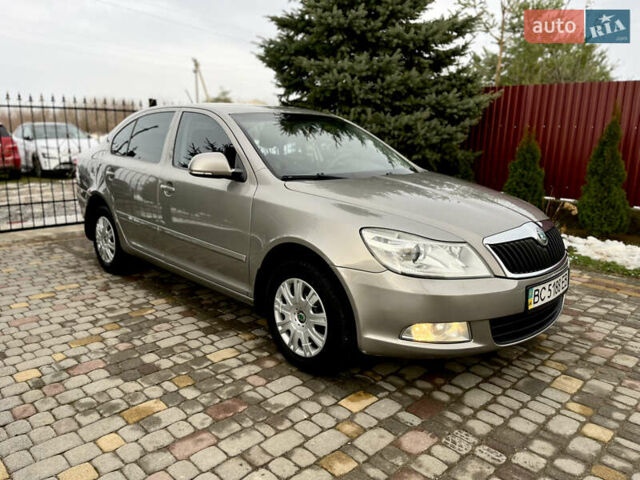 Бежевий Шкода Октавія, об'ємом двигуна 1.6 л та пробігом 226 тис. км за 8100 $, фото 1 на Automoto.ua