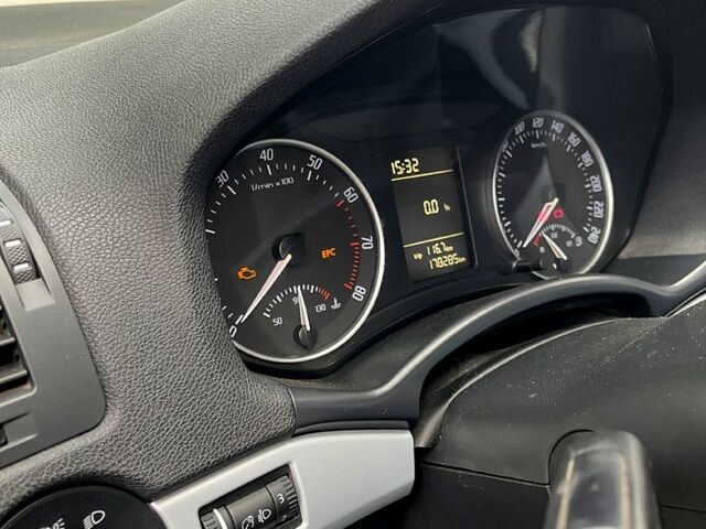 Бежевий Шкода Октавія, об'ємом двигуна 1.8 л та пробігом 178 тис. км за 7500 $, фото 5 на Automoto.ua