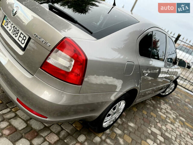 Бежевий Шкода Октавія, об'ємом двигуна 1.6 л та пробігом 226 тис. км за 8100 $, фото 15 на Automoto.ua