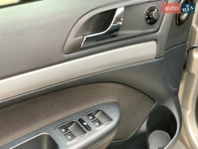 Бежевий Шкода Октавія, об'ємом двигуна 1.8 л та пробігом 217 тис. км за 8990 $, фото 19 на Automoto.ua