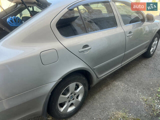 Бежевый Шкода Октавия, объемом двигателя 1.8 л и пробегом 133 тыс. км за 9000 $, фото 2 на Automoto.ua