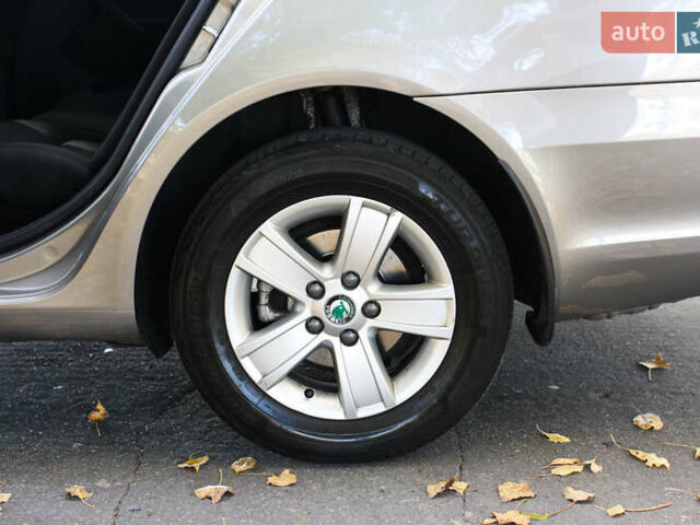 Бежевый Шкода Октавия, объемом двигателя 1.8 л и пробегом 217 тыс. км за 8600 $, фото 31 на Automoto.ua