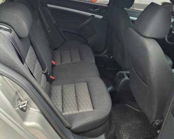 Бежевый Шкода Октавия, объемом двигателя 1.6 л и пробегом 147 тыс. км за 9600 $, фото 11 на Automoto.ua