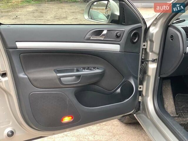 Бежевий Шкода Октавія, об'ємом двигуна 1.8 л та пробігом 217 тис. км за 8990 $, фото 17 на Automoto.ua