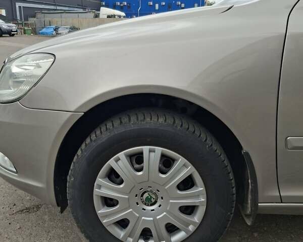 Бежевый Шкода Октавия, объемом двигателя 1.6 л и пробегом 147 тыс. км за 9600 $, фото 5 на Automoto.ua