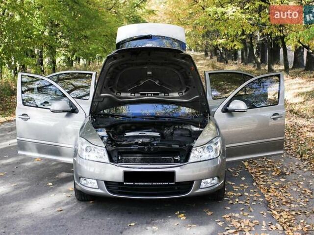 Бежевый Шкода Октавия, объемом двигателя 1.8 л и пробегом 217 тыс. км за 8600 $, фото 25 на Automoto.ua