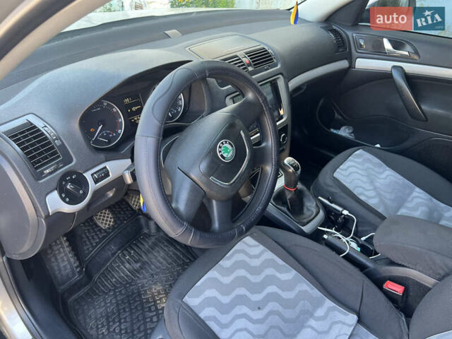 Бежевый Шкода Октавия, объемом двигателя 1.8 л и пробегом 133 тыс. км за 9000 $, фото 11 на Automoto.ua