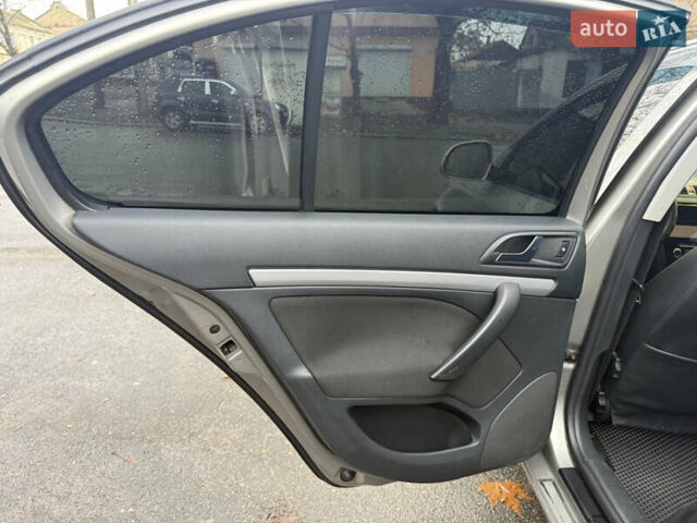 Бежевий Шкода Октавія, об'ємом двигуна 1.8 л та пробігом 268 тис. км за 6750 $, фото 11 на Automoto.ua