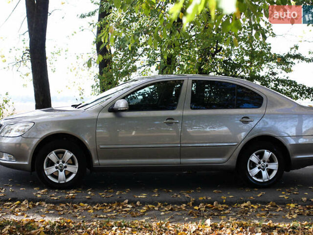 Бежевый Шкода Октавия, объемом двигателя 1.8 л и пробегом 217 тыс. км за 8600 $, фото 15 на Automoto.ua