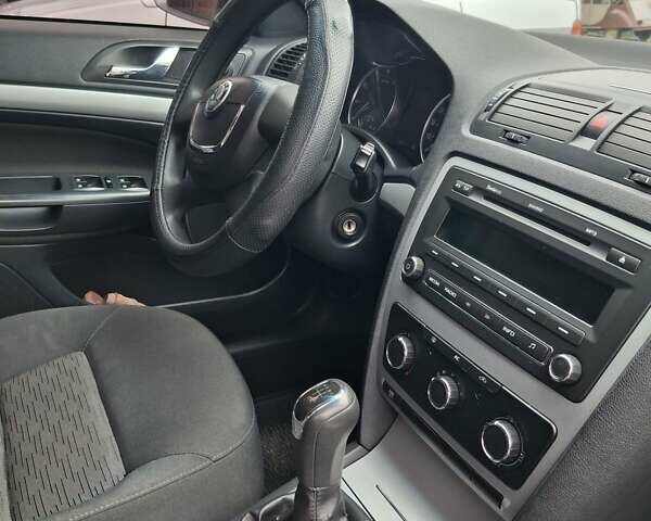 Бежевый Шкода Октавия, объемом двигателя 1.6 л и пробегом 147 тыс. км за 9600 $, фото 8 на Automoto.ua