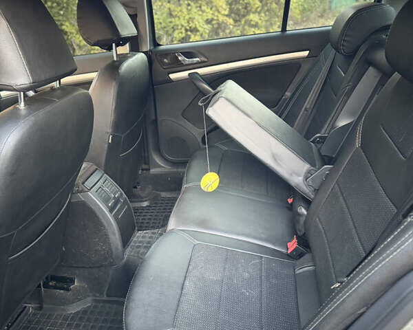 Бежевий Шкода Октавія, об'ємом двигуна 1.8 л та пробігом 205 тис. км за 8000 $, фото 17 на Automoto.ua