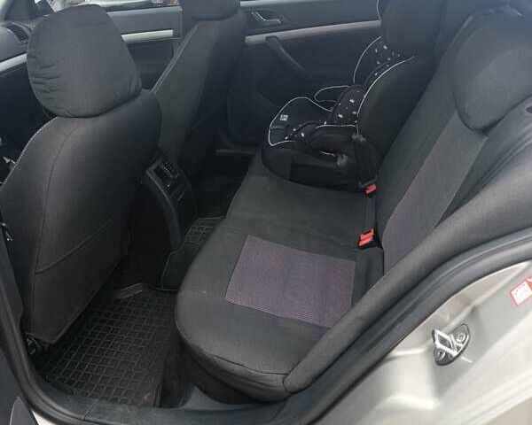 Бежевий Шкода Октавія, об'ємом двигуна 1.8 л та пробігом 107 тис. км за 8500 $, фото 10 на Automoto.ua