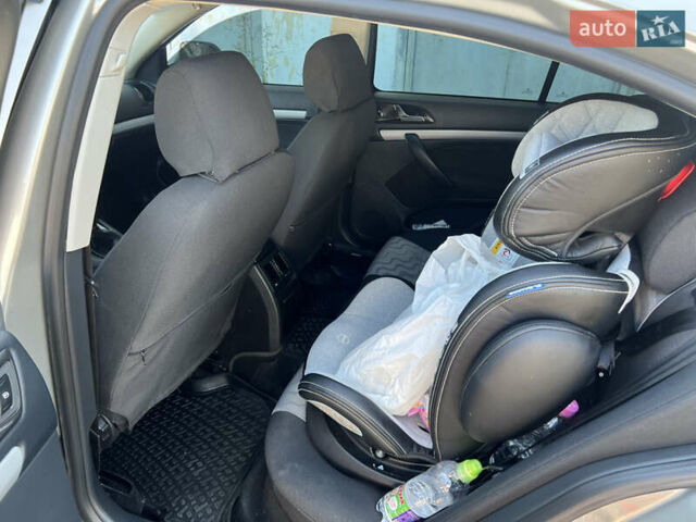 Бежевый Шкода Октавия, объемом двигателя 1.8 л и пробегом 133 тыс. км за 9000 $, фото 10 на Automoto.ua