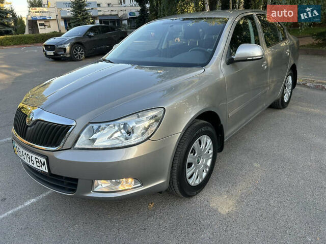 Бежевый Шкода Октавия, объемом двигателя 1.8 л и пробегом 39 тыс. км за 12200 $, фото 7 на Automoto.ua