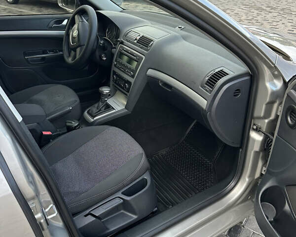 Бежевий Шкода Октавія, об'ємом двигуна 1.8 л та пробігом 176 тис. км за 9200 $, фото 24 на Automoto.ua