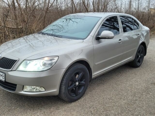 Бежевый Шкода Октавия, объемом двигателя 1.8 л и пробегом 316 тыс. км за 7800 $, фото 1 на Automoto.ua