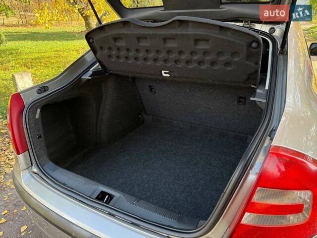 Шкода Октавія 2012 у Києві на Automoto.ua Бежевий Шкода Октавія, об'ємом двигуна 1.6 л та пробігом 196 тис. км за 7000 $, фото 7 на Automoto.ua