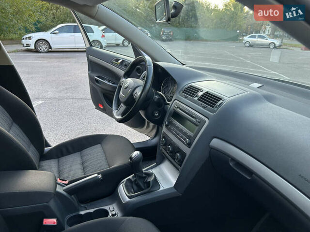 Бежевый Шкода Октавия, объемом двигателя 1.8 л и пробегом 40 тыс. км за 11900 $, фото 38 на Automoto.ua