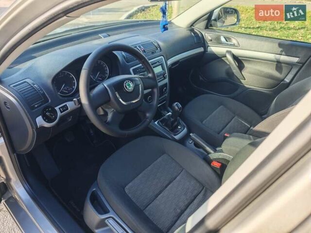 Бежевий Шкода Октавія, об'ємом двигуна 1.6 л та пробігом 200 тис. км за 8199 $, фото 9 на Automoto.ua