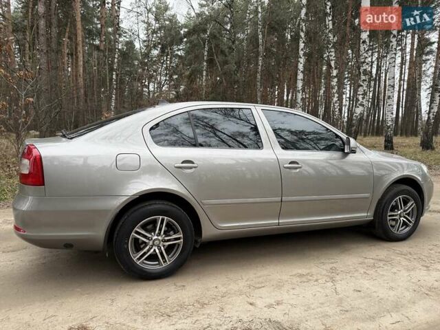 Бежевый Шкода Октавия, объемом двигателя 1.6 л и пробегом 175 тыс. км за 8300 $, фото 1 на Automoto.ua