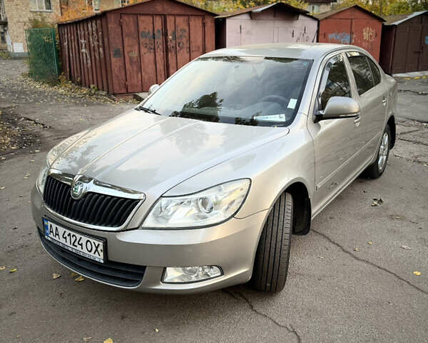 Бежевий Шкода Октавія, об'ємом двигуна 1.8 л та пробігом 205 тис. км за 8000 $, фото 1 на Automoto.ua