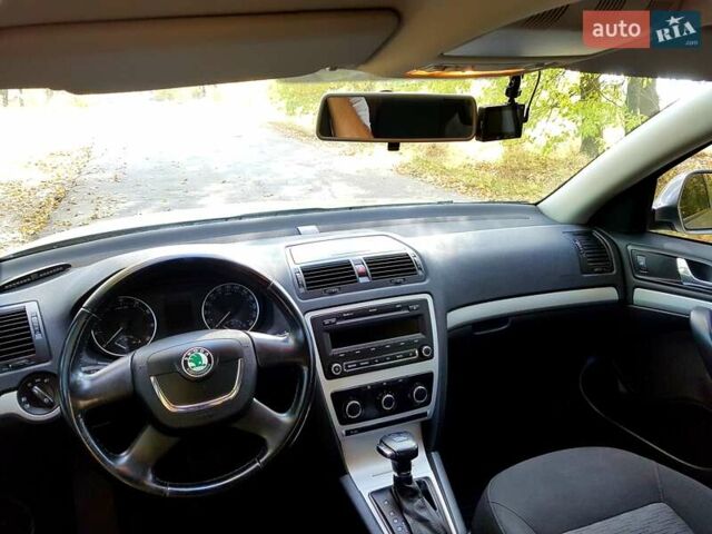 Бежевый Шкода Октавия, объемом двигателя 1.8 л и пробегом 217 тыс. км за 8600 $, фото 2 на Automoto.ua