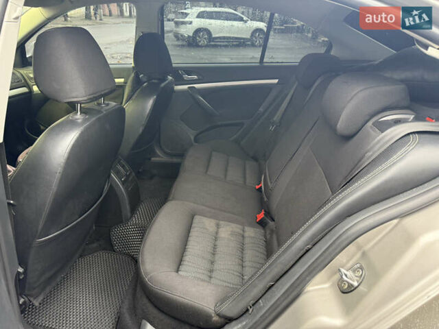 Бежевий Шкода Октавія, об'ємом двигуна 1.8 л та пробігом 268 тис. км за 6750 $, фото 13 на Automoto.ua