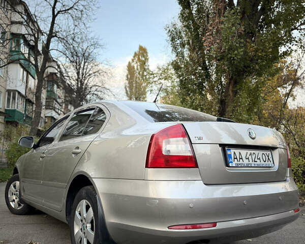 Бежевий Шкода Октавія, об'ємом двигуна 1.8 л та пробігом 205 тис. км за 8000 $, фото 5 на Automoto.ua