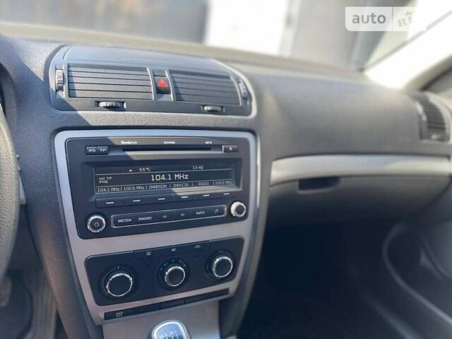 Бежевый Шкода Октавия, объемом двигателя 1.6 л и пробегом 147 тыс. км за 9600 $, фото 25 на Automoto.ua