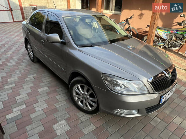 Бежевый Шкода Октавия, объемом двигателя 1.8 л и пробегом 165 тыс. км за 8800 $, фото 4 на Automoto.ua