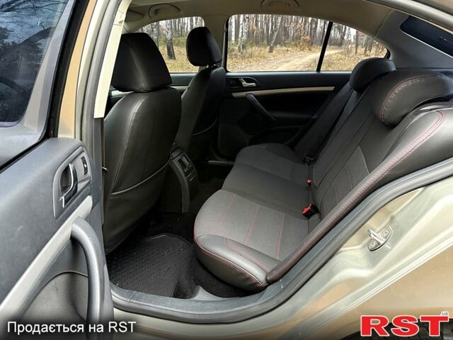 Бежевый Шкода Октавия, объемом двигателя 1.6 л и пробегом 175 тыс. км за 8300 $, фото 9 на Automoto.ua