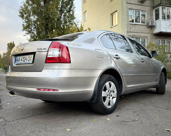 Бежевий Шкода Октавія, об'ємом двигуна 1.8 л та пробігом 205 тис. км за 8000 $, фото 9 на Automoto.ua
