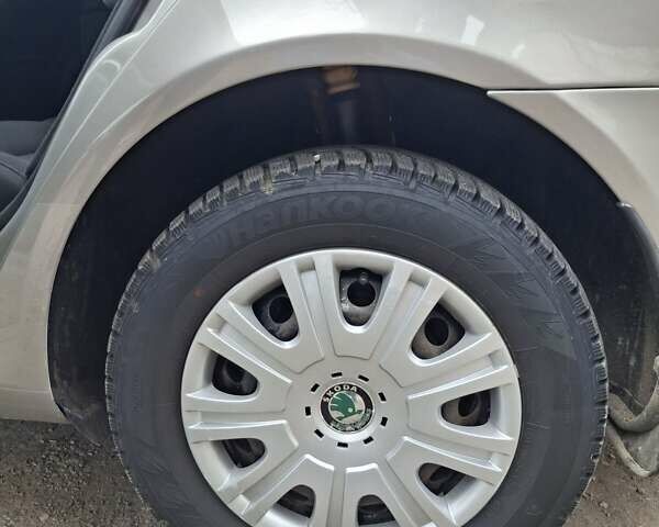 Бежевый Шкода Октавия, объемом двигателя 1.6 л и пробегом 147 тыс. км за 9600 $, фото 15 на Automoto.ua