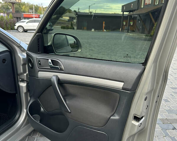 Бежевий Шкода Октавія, об'ємом двигуна 1.8 л та пробігом 176 тис. км за 9200 $, фото 28 на Automoto.ua
