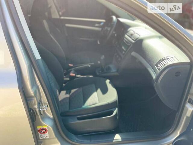 Бежевый Шкода Октавия, объемом двигателя 1.6 л и пробегом 147 тыс. км за 9600 $, фото 33 на Automoto.ua