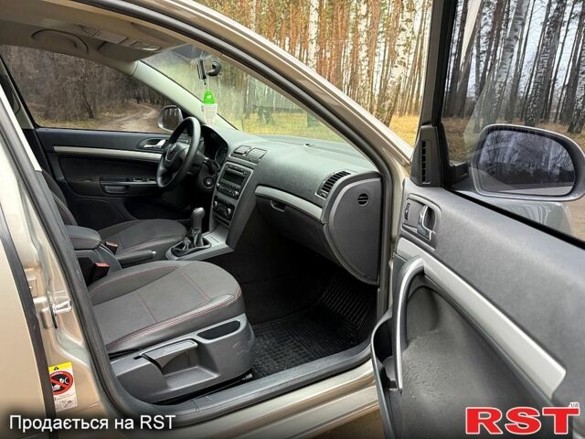 Бежевый Шкода Октавия, объемом двигателя 1.6 л и пробегом 175 тыс. км за 8300 $, фото 12 на Automoto.ua