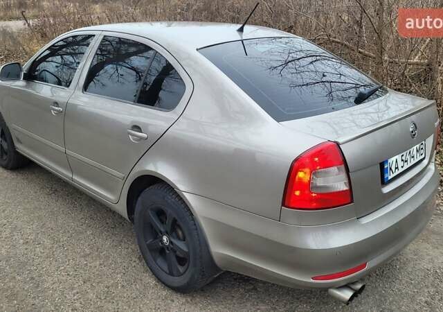 Бежевый Шкода Октавия, объемом двигателя 1.8 л и пробегом 316 тыс. км за 7800 $, фото 2 на Automoto.ua