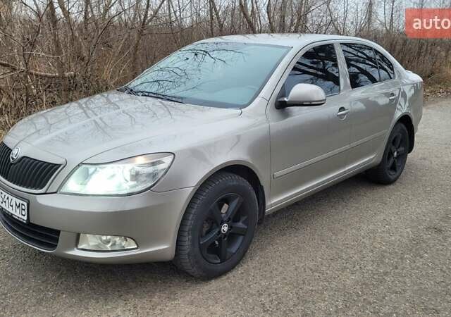 Бежевый Шкода Октавия, объемом двигателя 1.8 л и пробегом 316 тыс. км за 7800 $, фото 10 на Automoto.ua