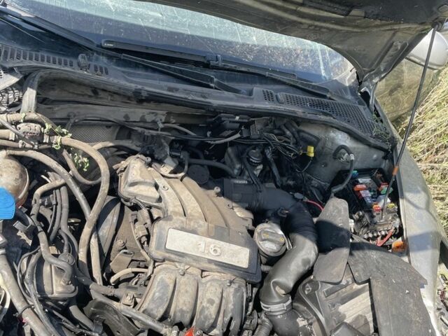 Бежевий Шкода Октавія, об'ємом двигуна 1.6 л та пробігом 140 тис. км за 1800 $, фото 3 на Automoto.ua