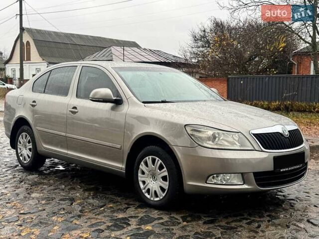Бежевый Шкода Октавия, объемом двигателя 1.8 л и пробегом 155 тыс. км за 7920 $, фото 2 на Automoto.ua