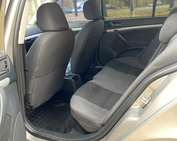 Бежевий Шкода Октавія, об'ємом двигуна 1.6 л та пробігом 245 тис. км за 5250 $, фото 9 на Automoto.ua