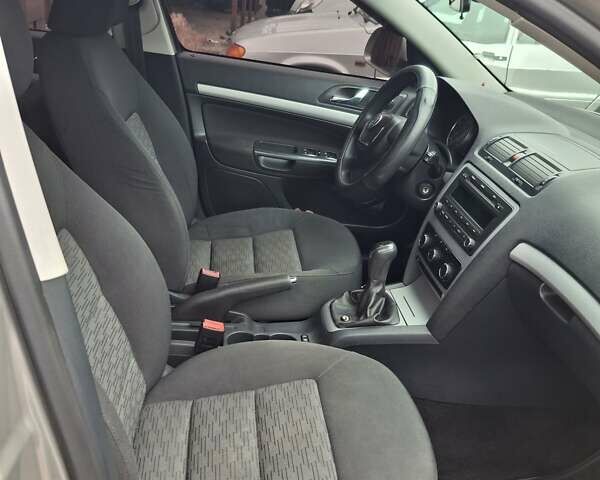 Бежевый Шкода Октавия, объемом двигателя 1.6 л и пробегом 147 тыс. км за 9600 $, фото 2 на Automoto.ua